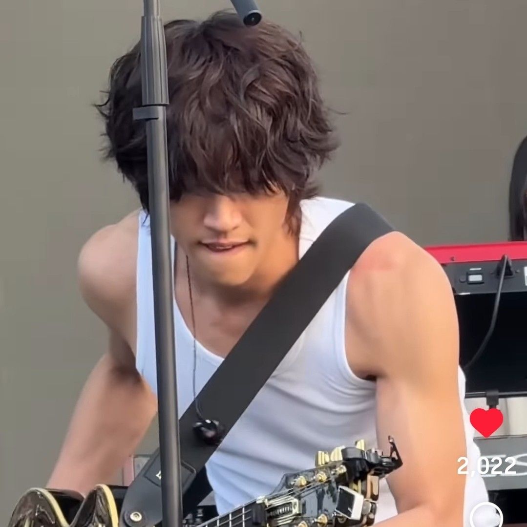 Behind-the-scenes cut of Lee Seungyoon