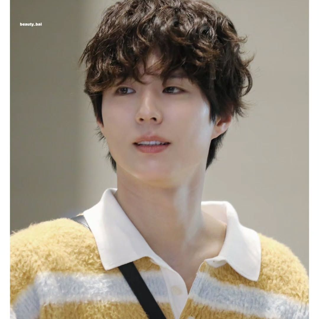 A moment captured by a fan of Park Bogum
