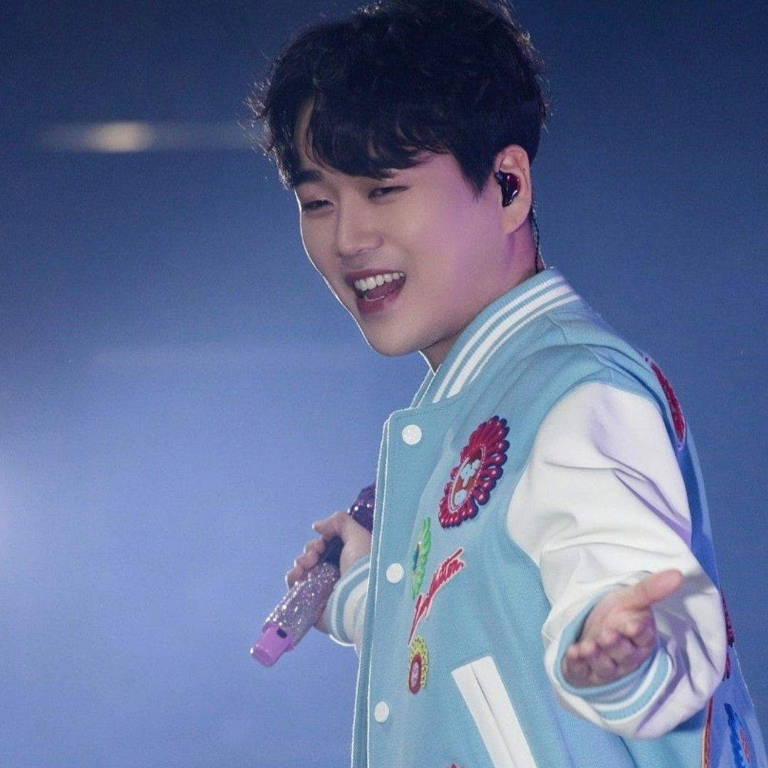 A moment captured by a fan of Hwang Youngwoong