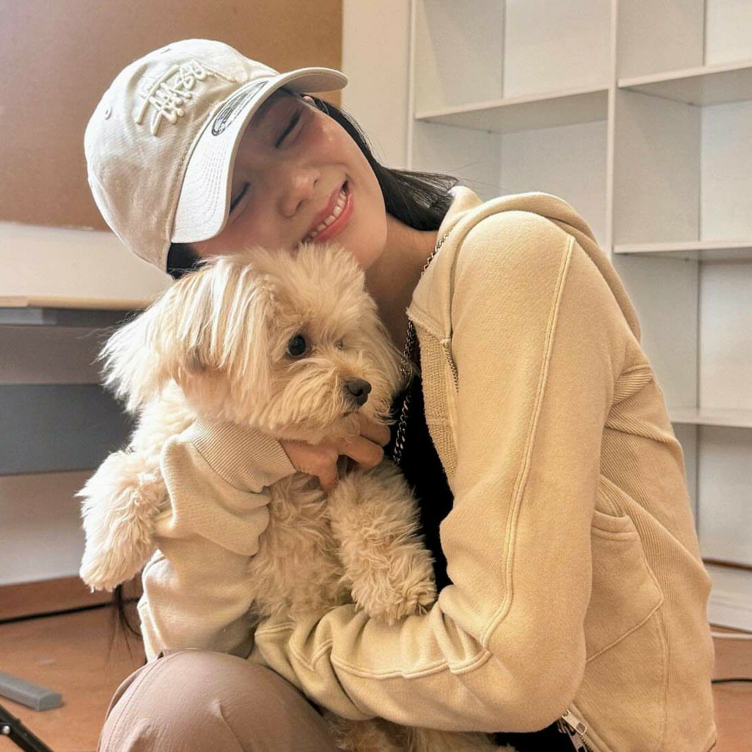 Latest photo of Jisoo (1995)