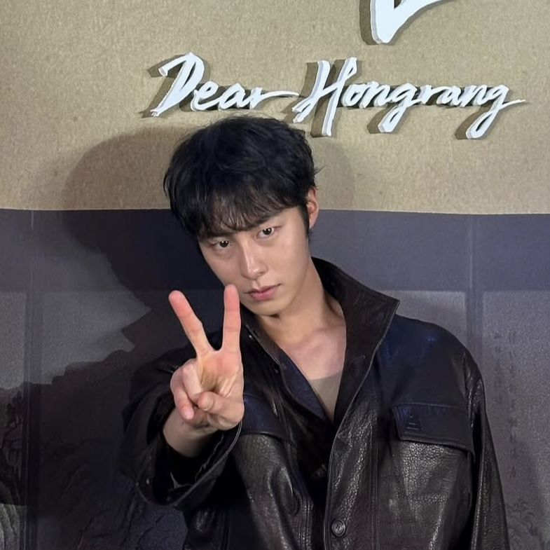 A moment captured by a fan of Lee Jaewook