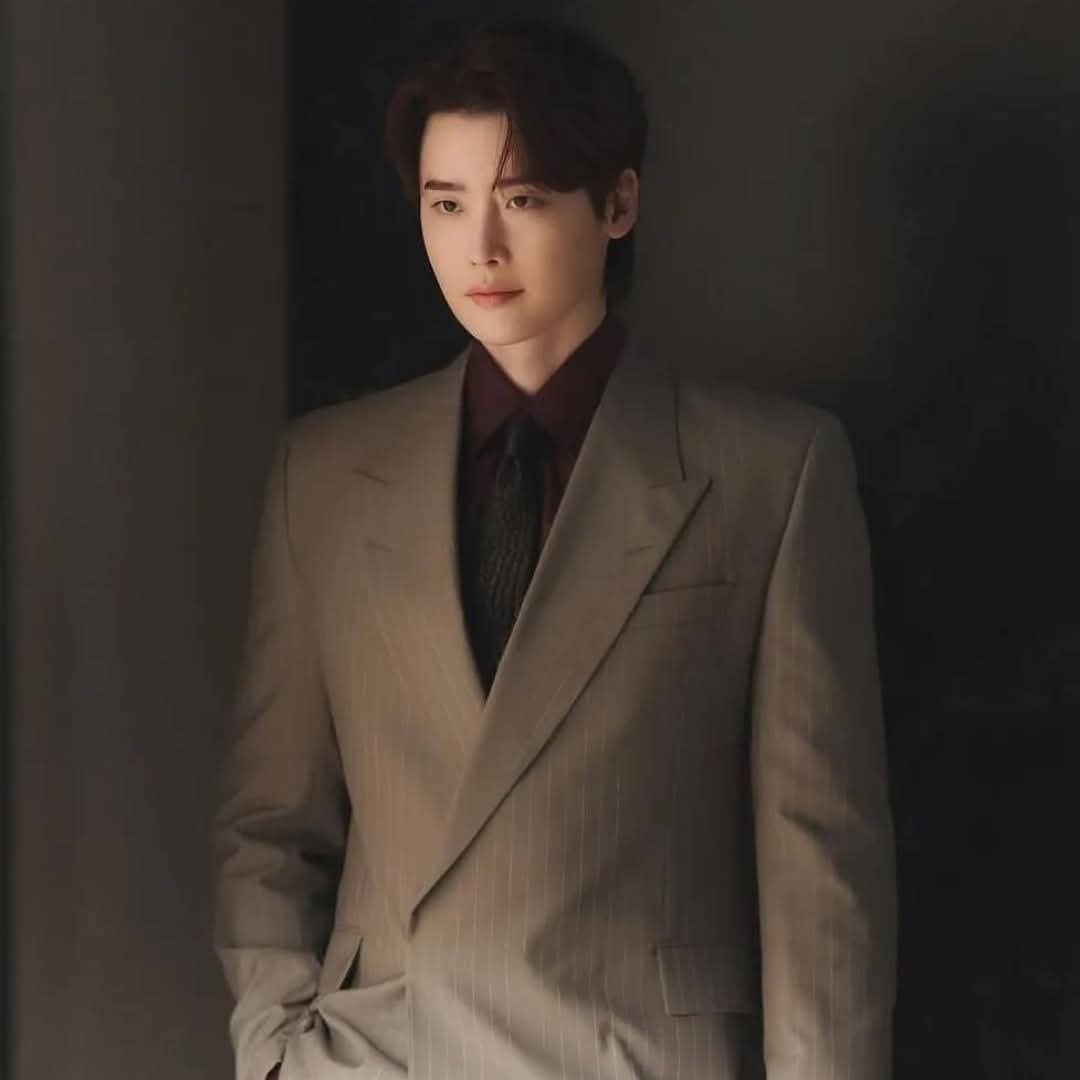A moment captured by a fan of Lee Jongsuk