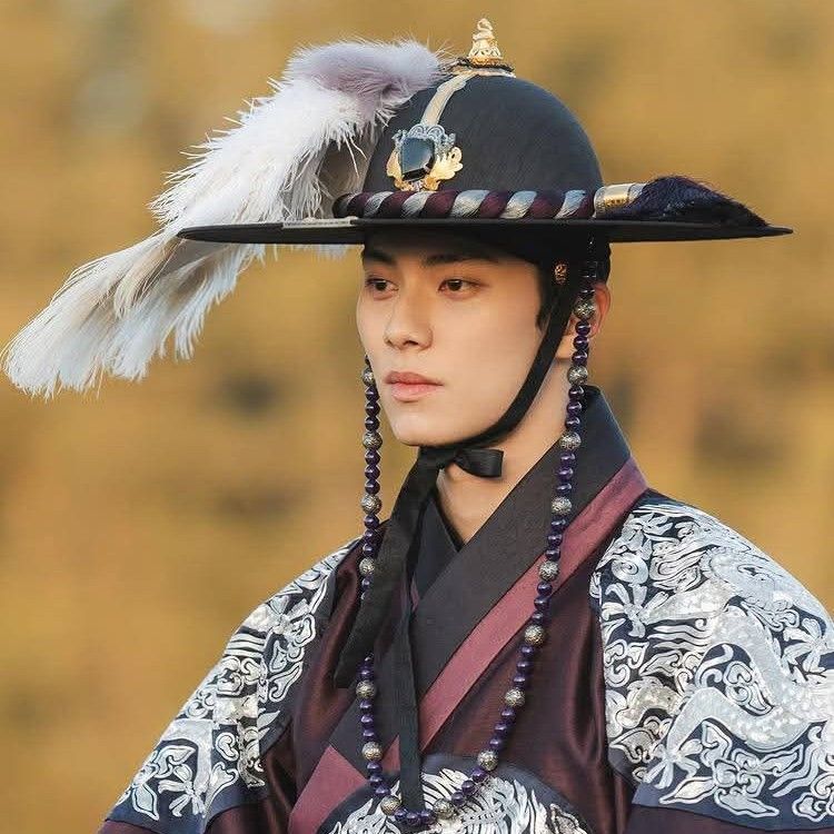 Behind-the-scenes cut of Lee Chaemin