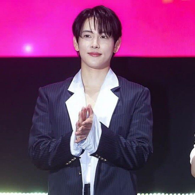 Behind-the-scenes cut of Lim Siwan