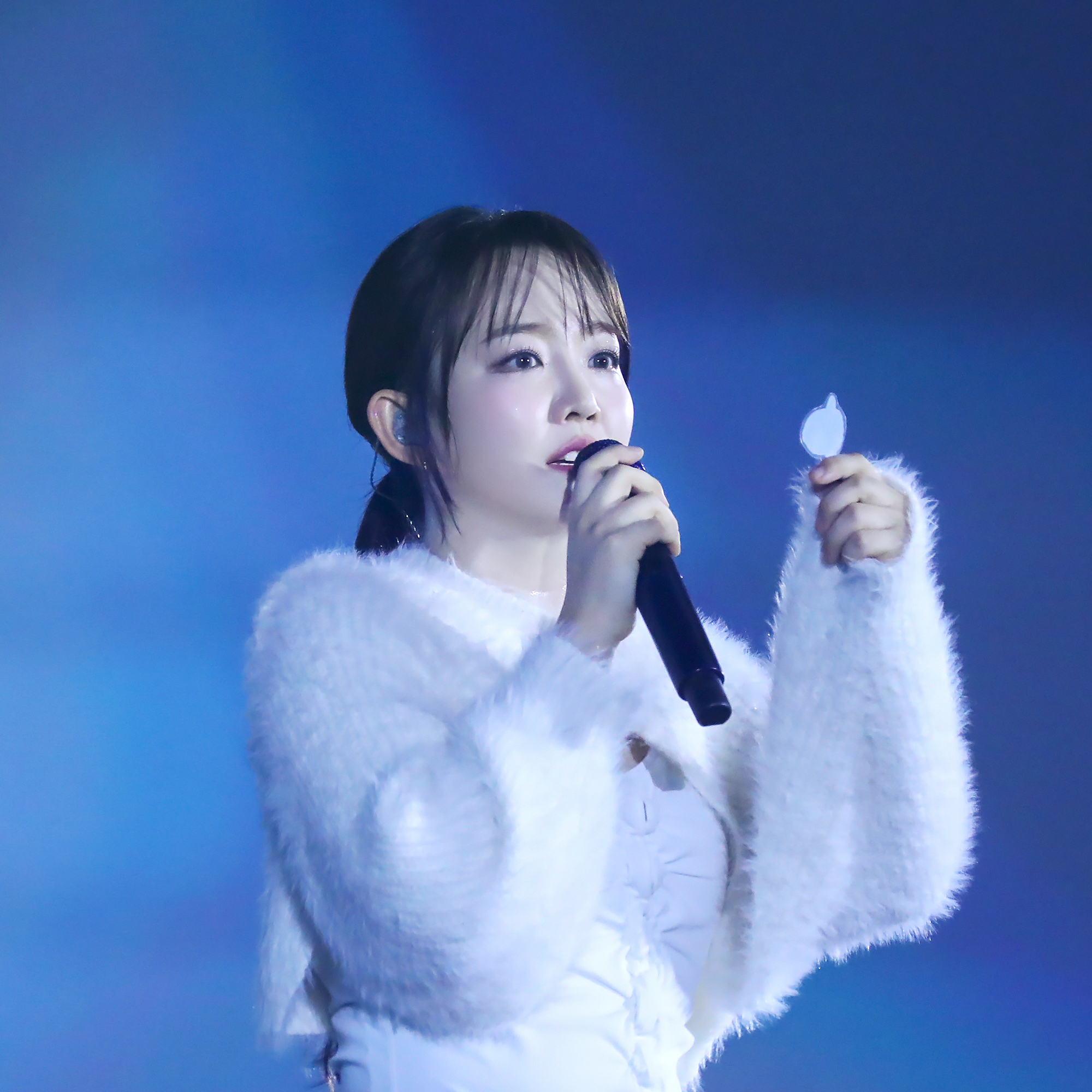 A moment captured by a fan of Younha