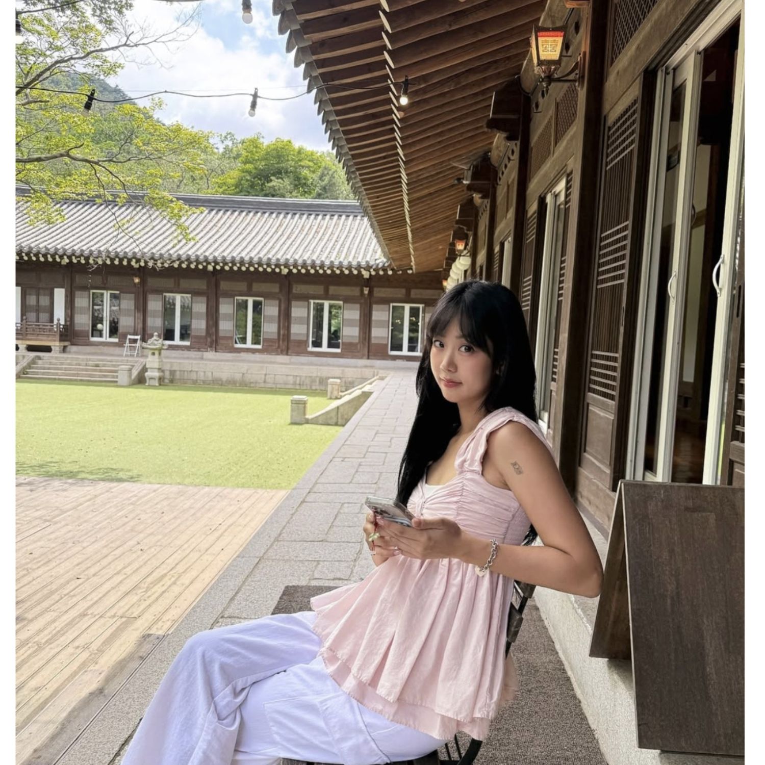 A moment captured by a fan of Kang Hyeyeon