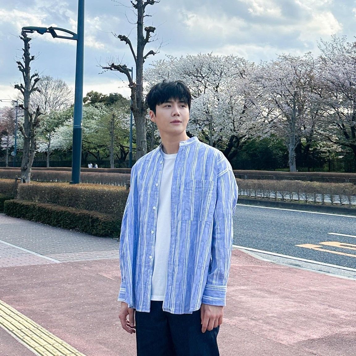 粉丝拍下的金宣虎瞬间