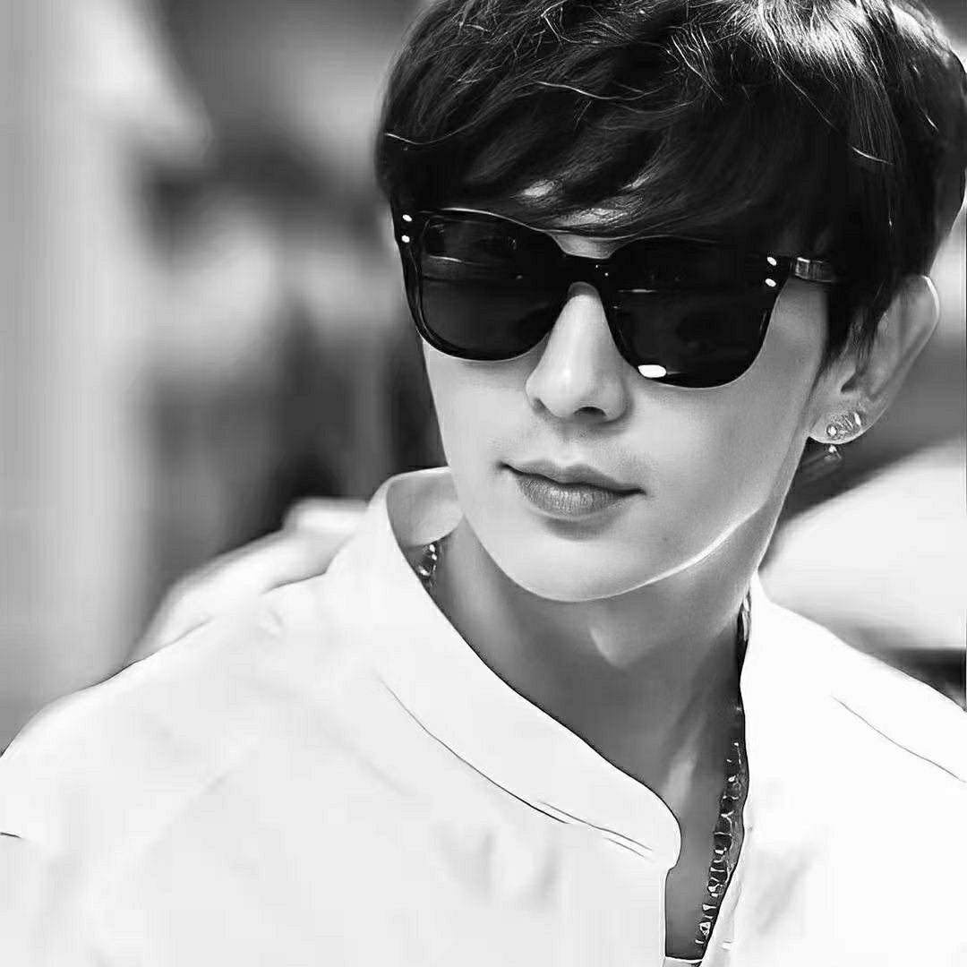 A moment captured by a fan of Lee Joongi