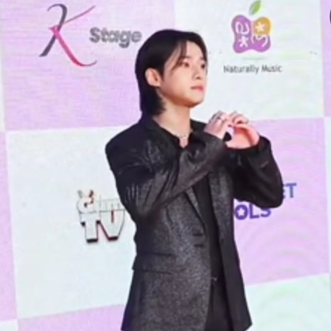 A moment captured by a fan of Seong Ri