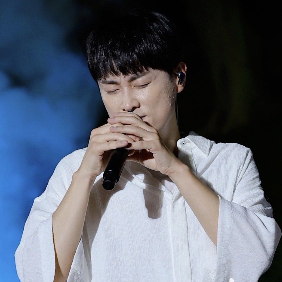 Recent activity shot of Min Kyunghoon