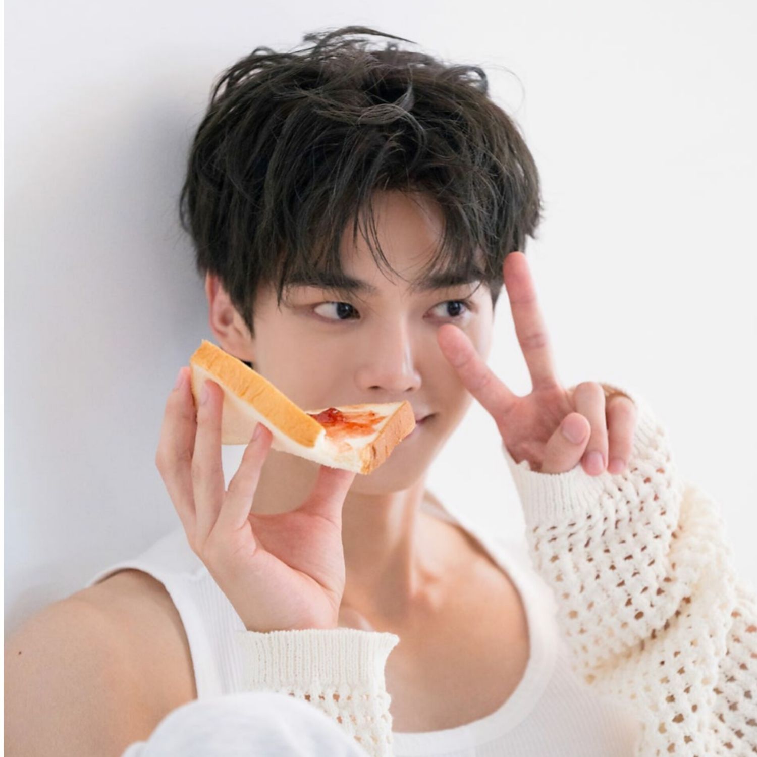 Latest photo of Song Kang