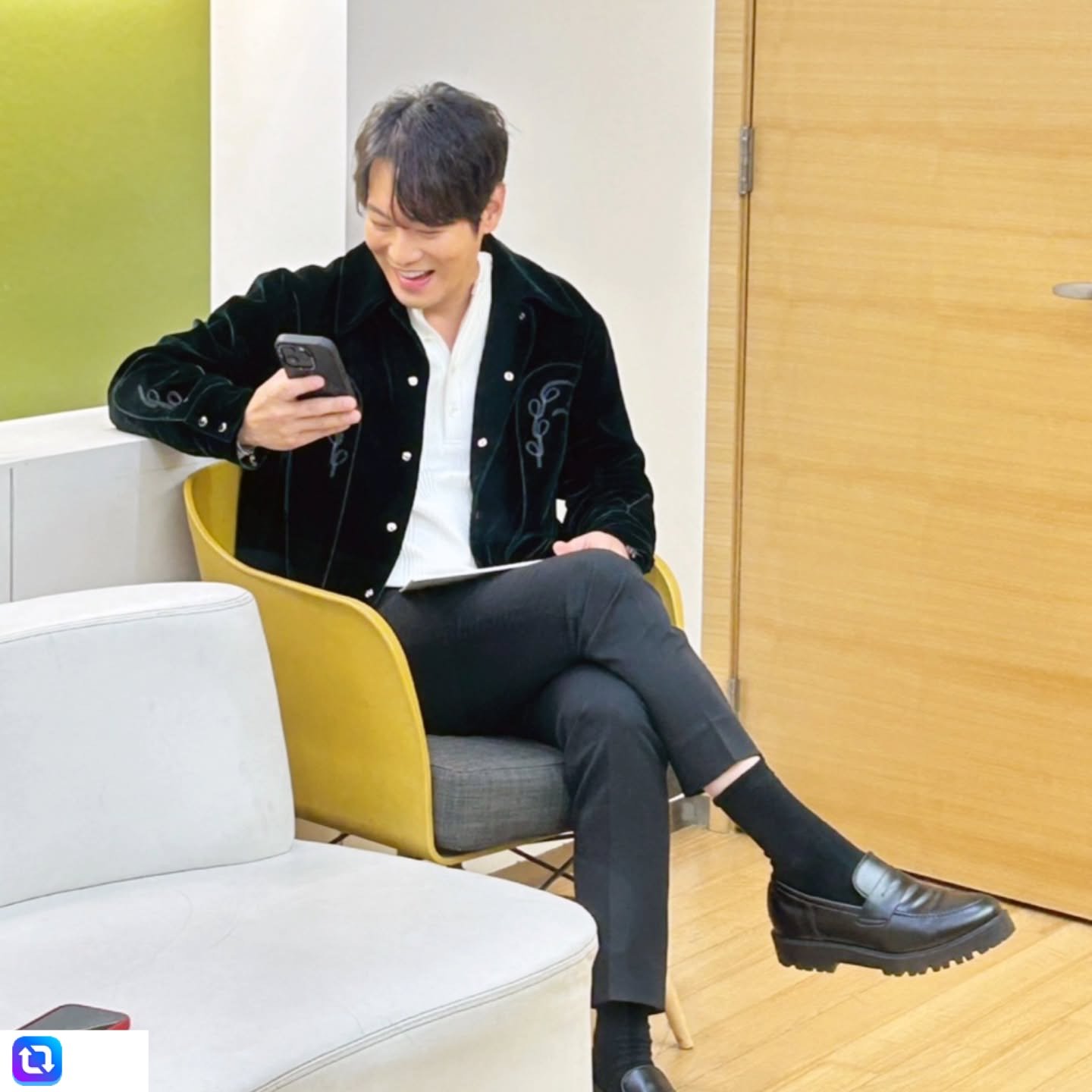 A moment captured by a fan of Hwanhee