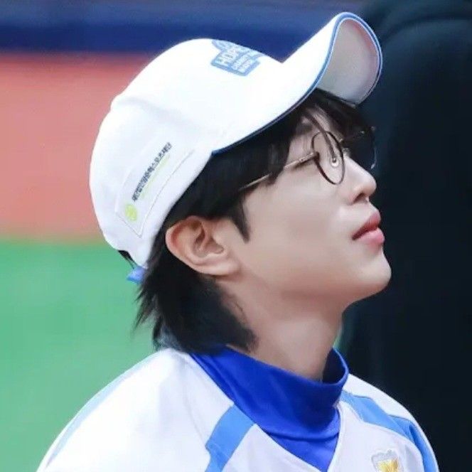 A moment captured by a fan of An Sunghoon