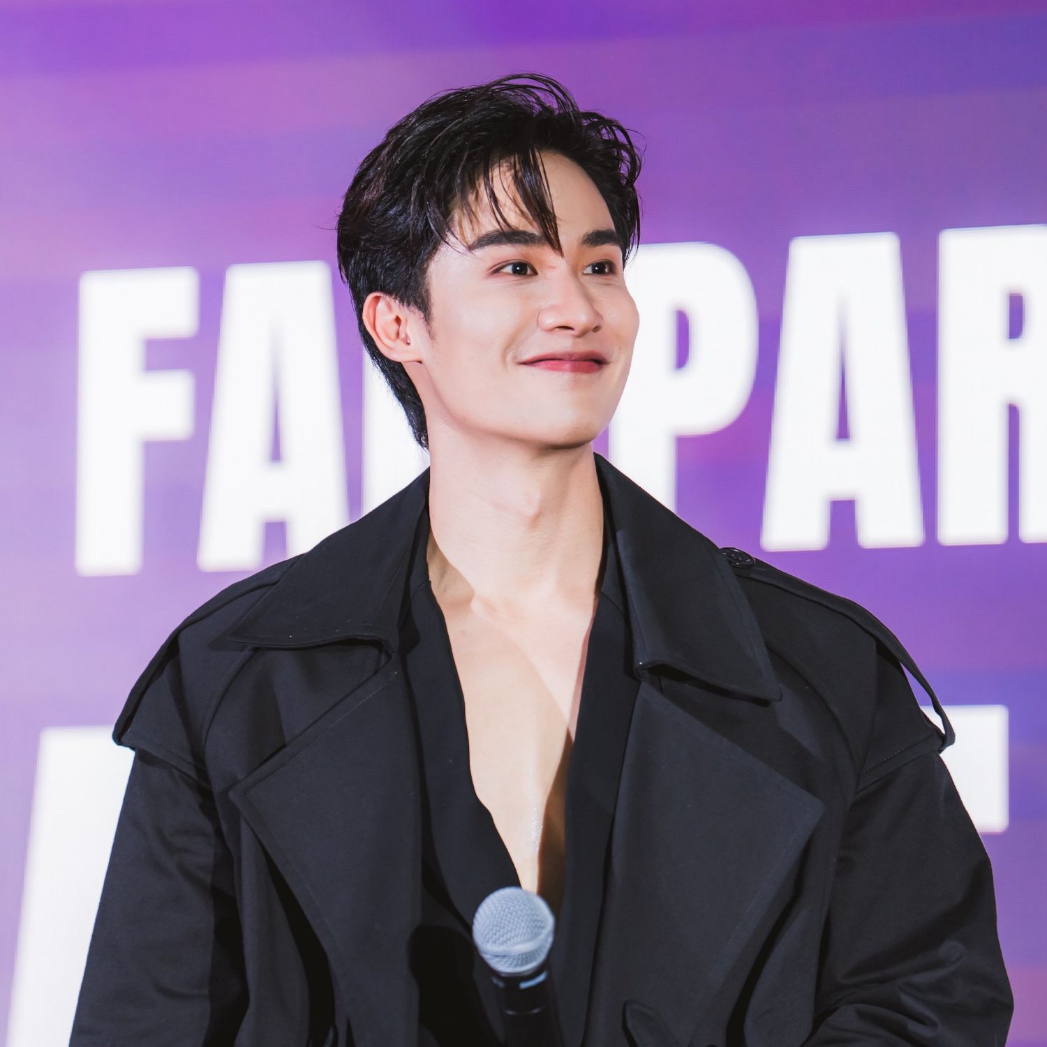 Konten selebriti populer yang sedang hangat di komunitas