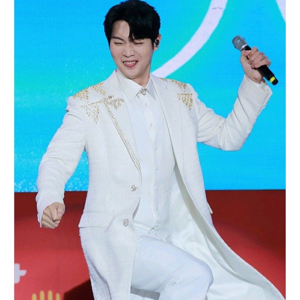 Behind-the-scenes cut of Son Taejin