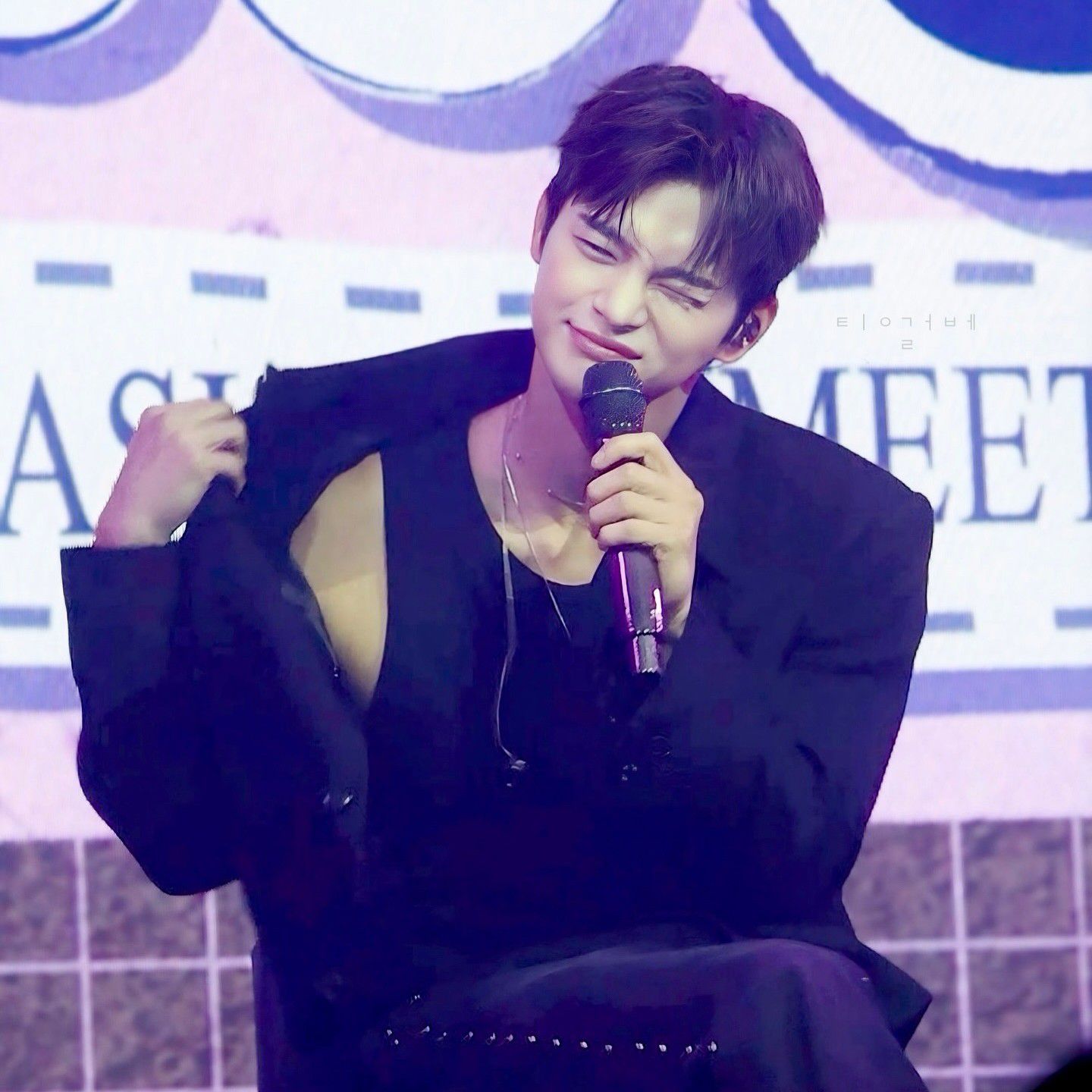 A moment captured by a fan of Seo Inguk