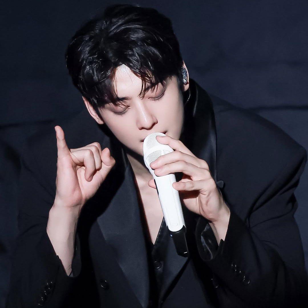 Recent activity shot of Cha Eunwoo