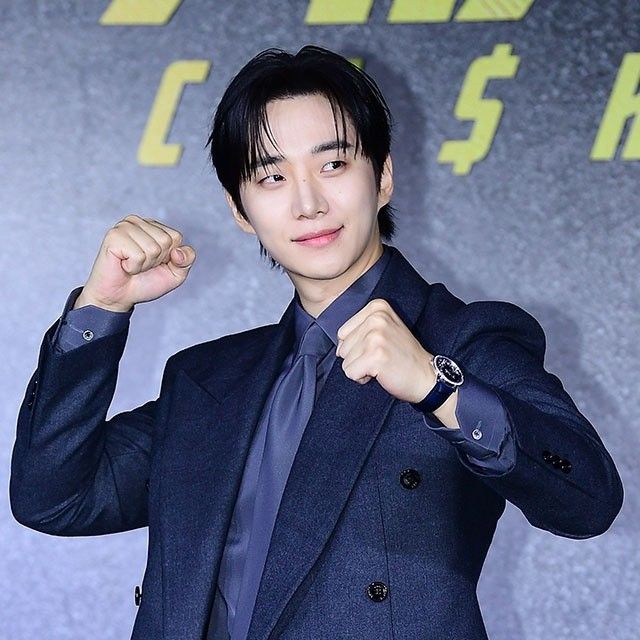 イ・ジュノの最近の活動ショット