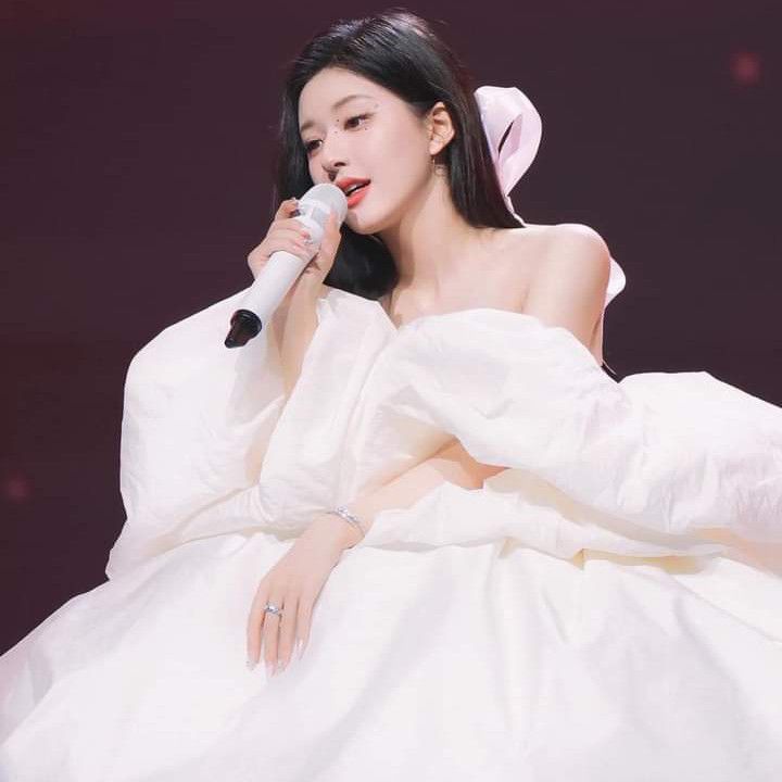 Behind-the-scenes cut of Zhao Lusi