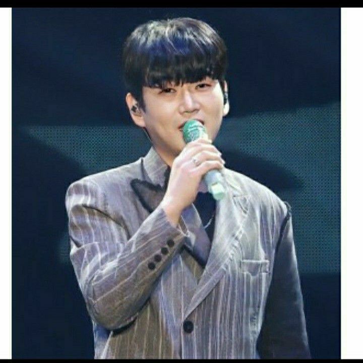 A moment captured by a fan of Hwang Youngwoong