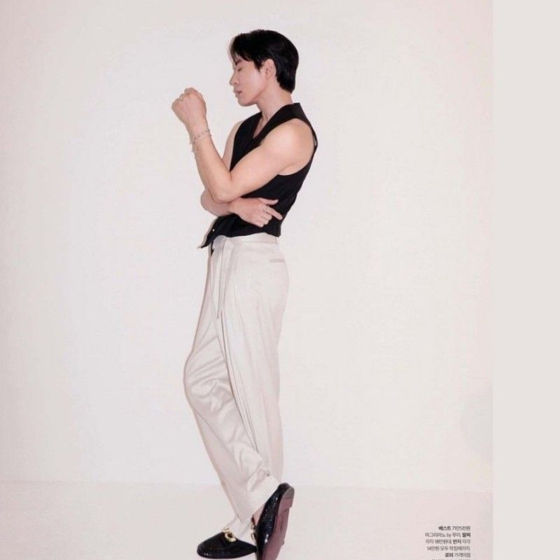 Behind-the-scenes cut of Kim Jaewook