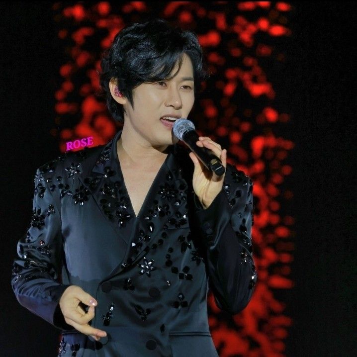 A moment captured by a fan of Kang Moonkyung