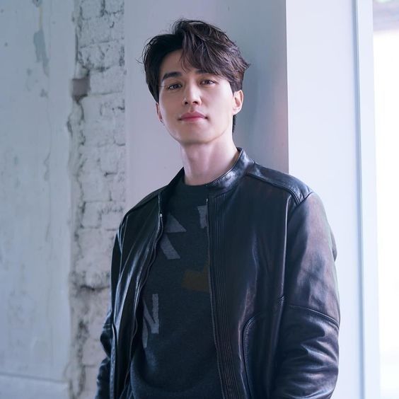 Behind-the-scenes cut of Lee Dongwook
