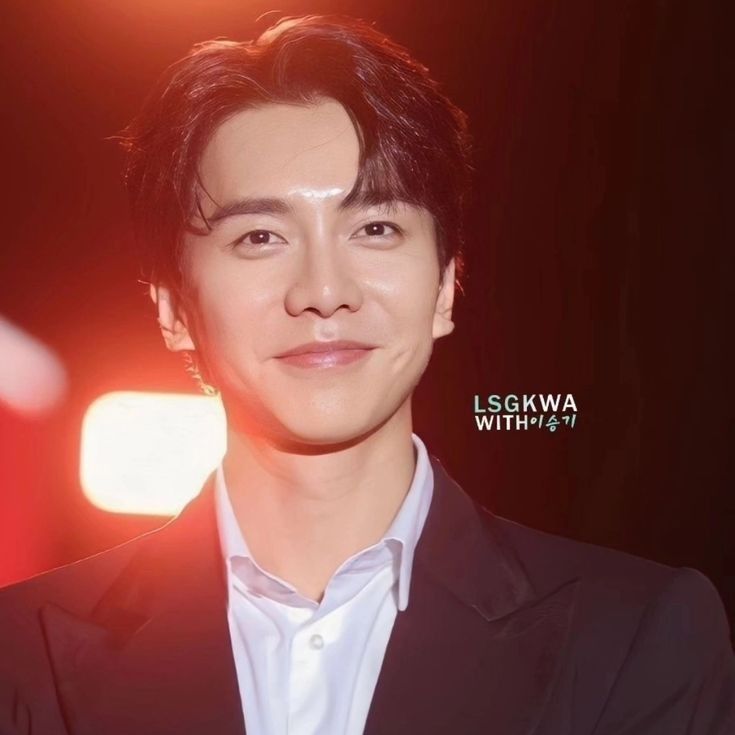 Foto terbaru dari Lee Seunggi