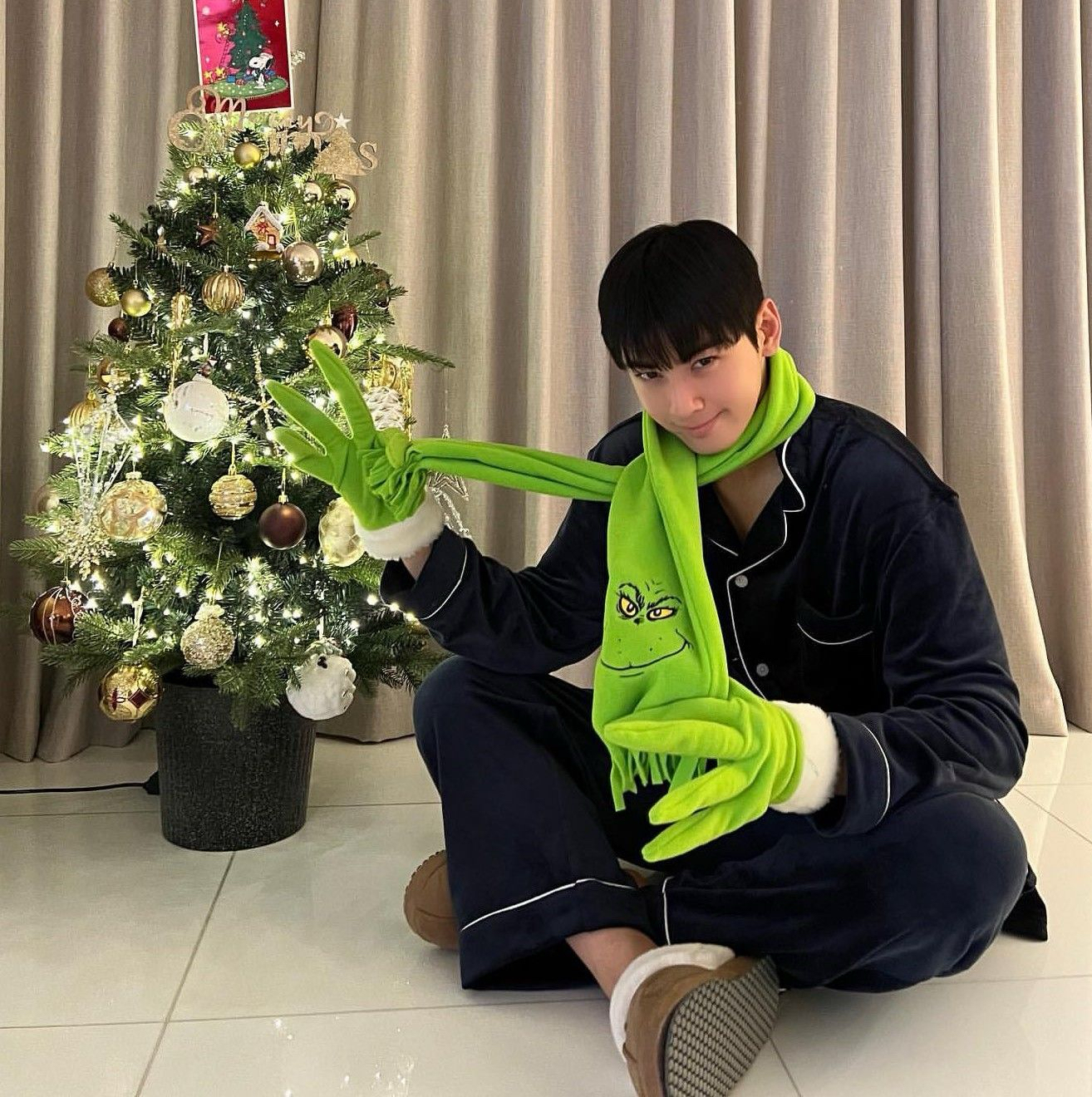 A moment captured by a fan of Cha Eunwoo