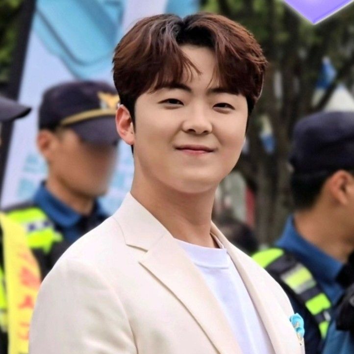 Behind-the-scenes cut of Park Minsu