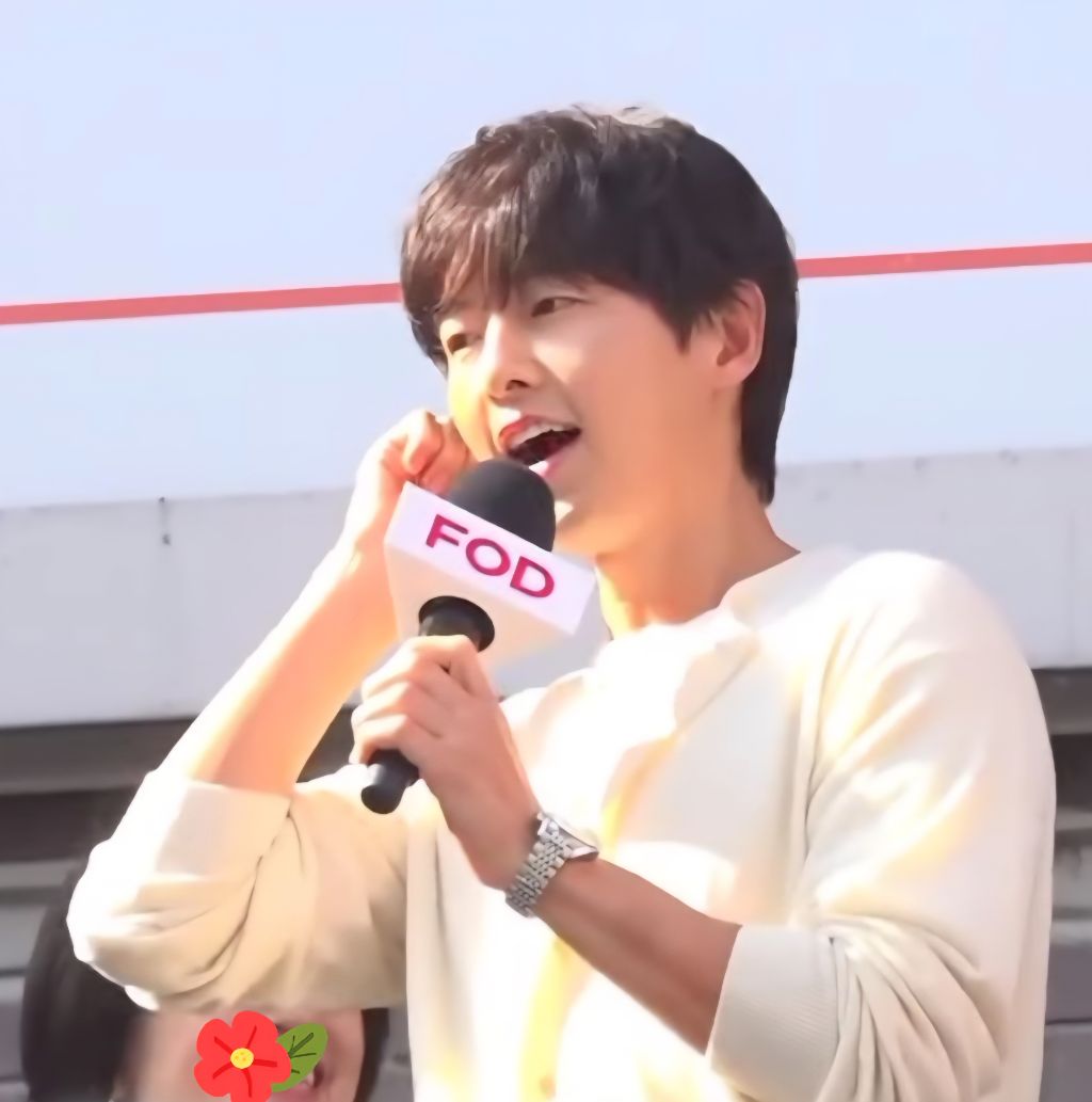 Recent activity shot of Song Joongki