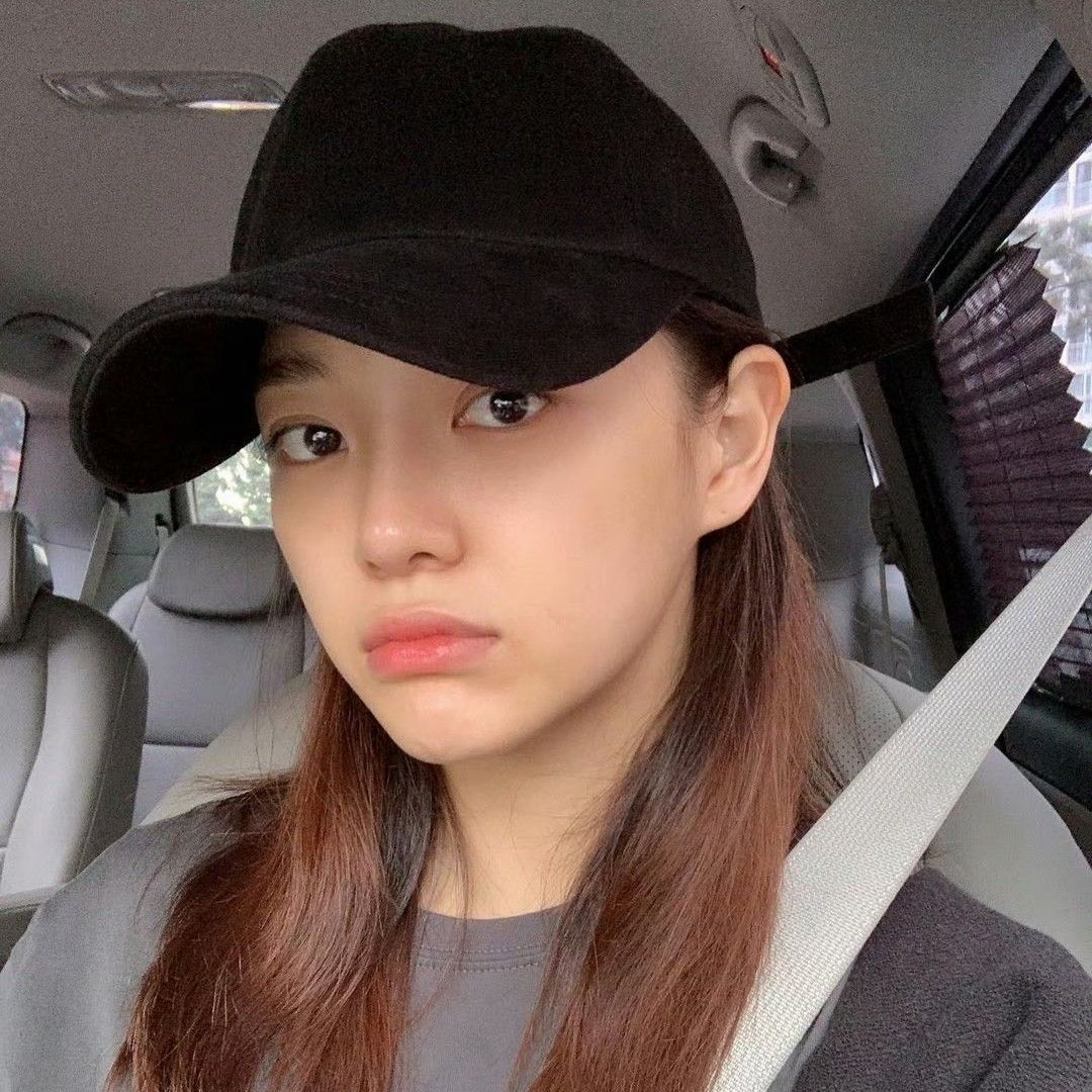 Behind-the-scenes cut of Kim Sejeong