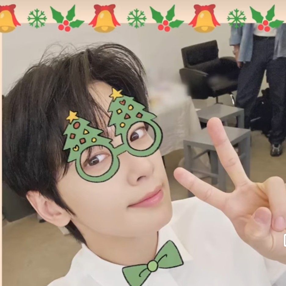 A moment captured by a fan of Cha Eunwoo