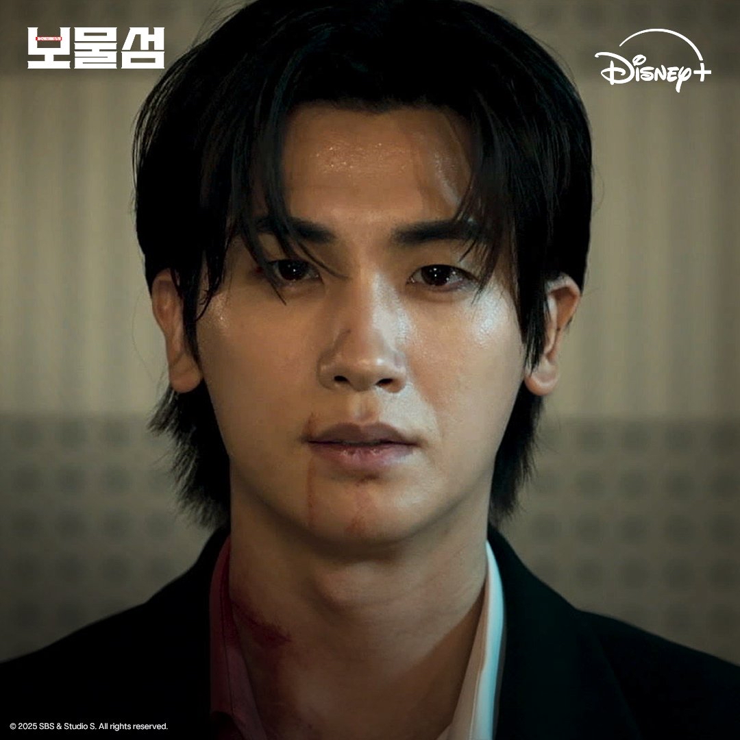 Behind-the-scenes cut of Park Hyungsik