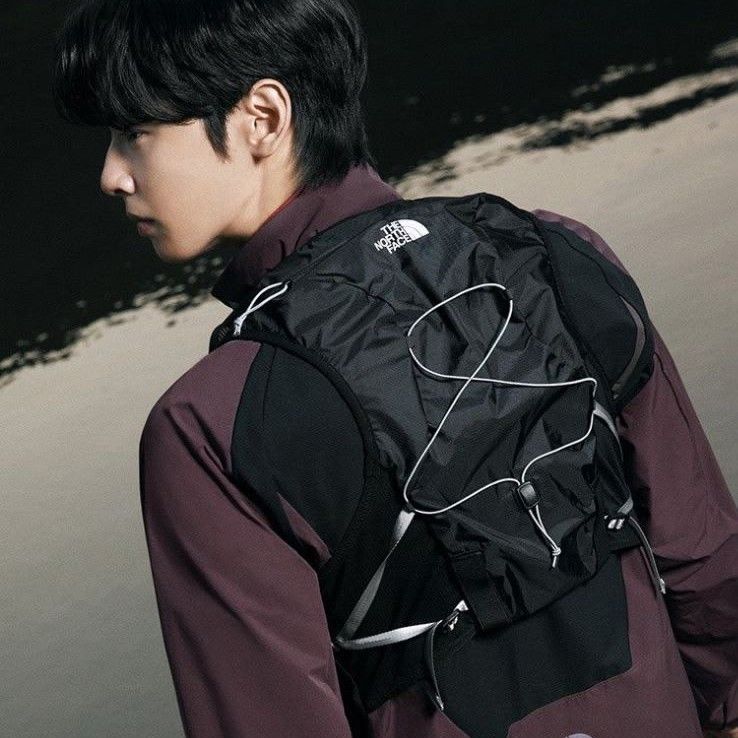 Behind-the-scenes cut of Cha Eunwoo