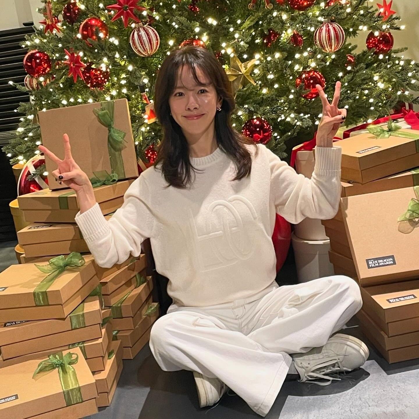 Behind-the-scenes cut of Han Jimin