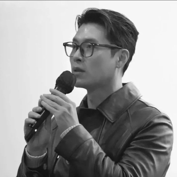 Foto kegiatan terbaru dari Hyun Bin