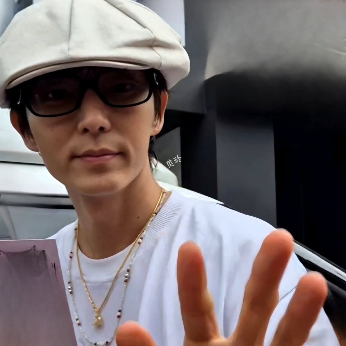 A moment captured by a fan of Lee Joongi
