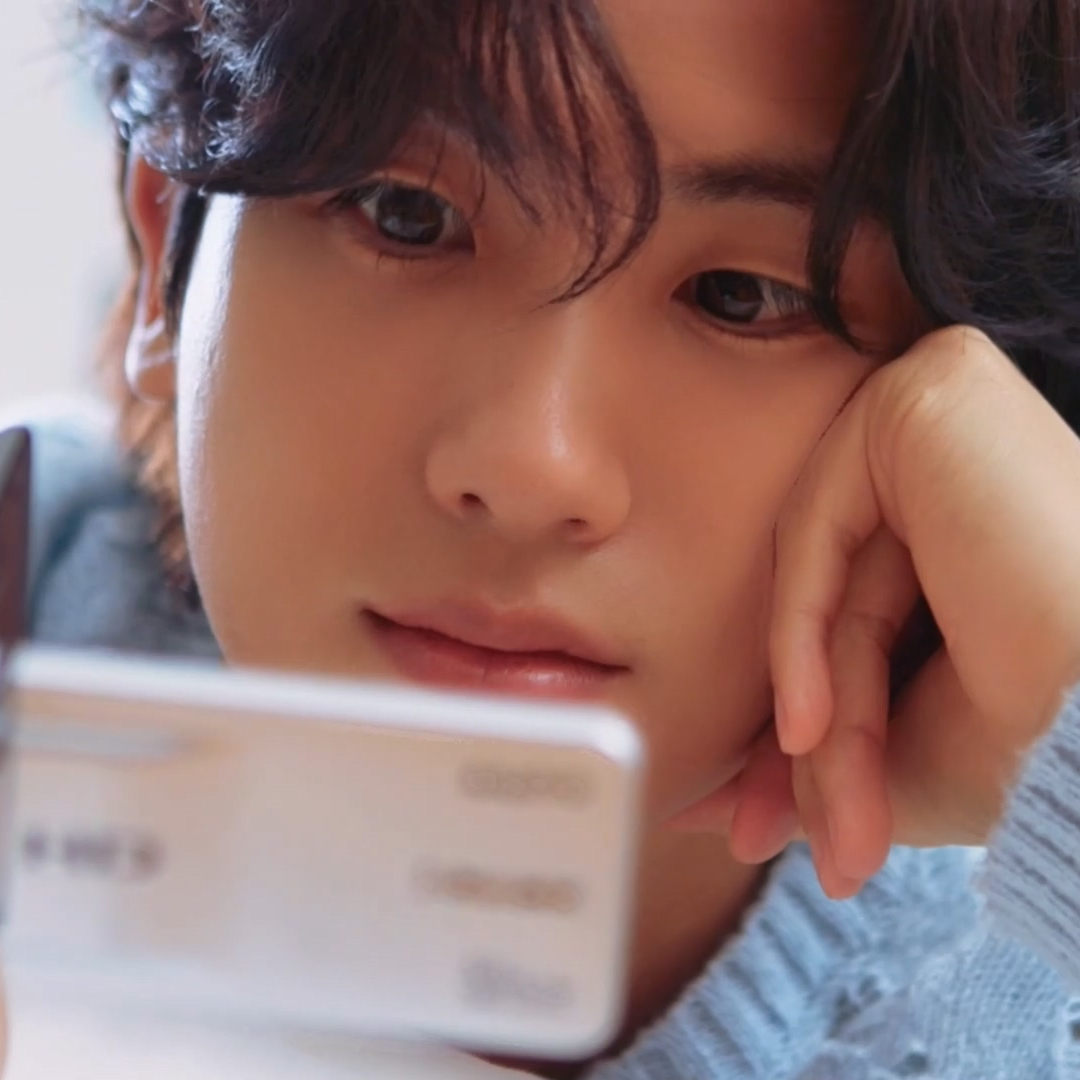 Behind-the-scenes cut of Park Hyungsik