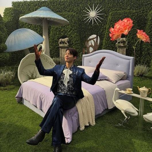 Behind-the-scenes cut of Park Bogum