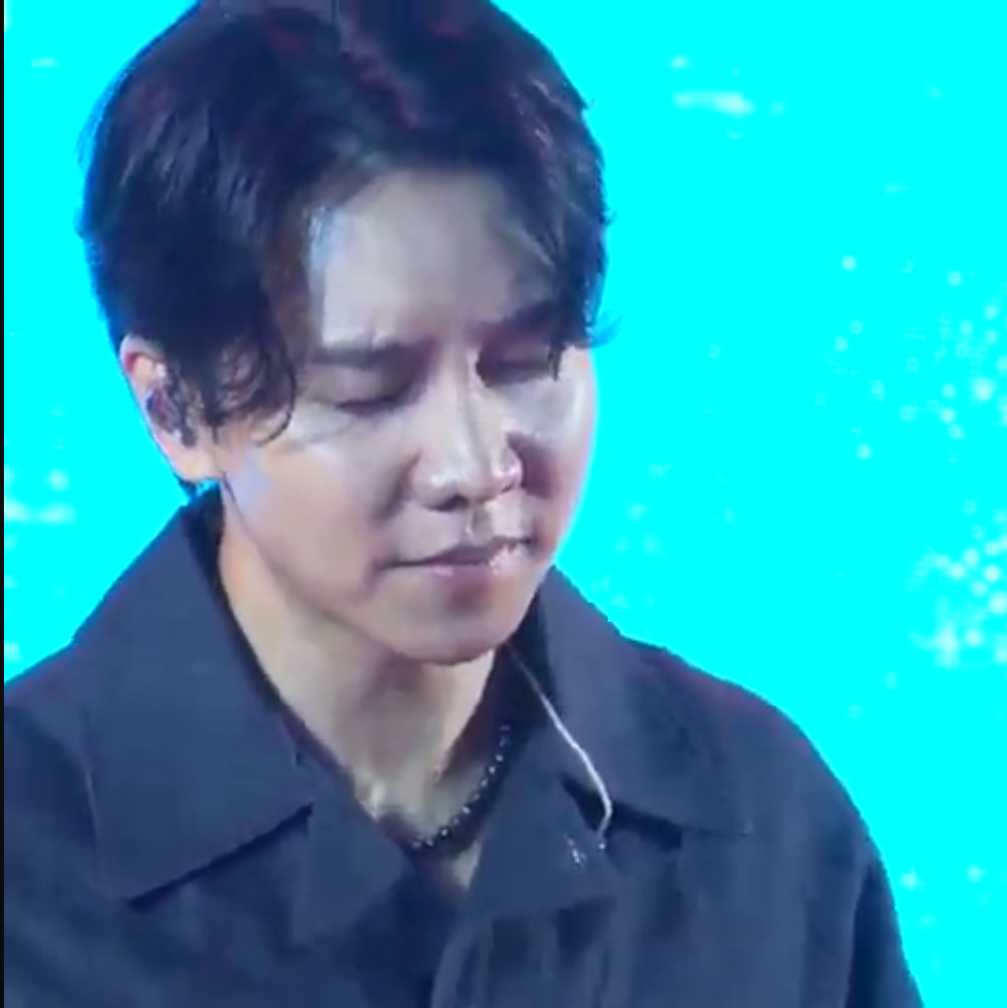 Momen yang diabadikan oleh penggemar Lee Seunggi