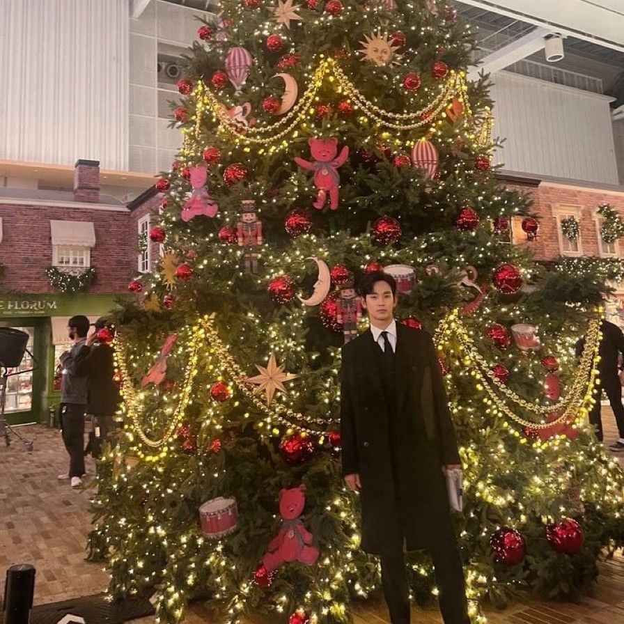 粉丝拍下的金秀贤瞬间