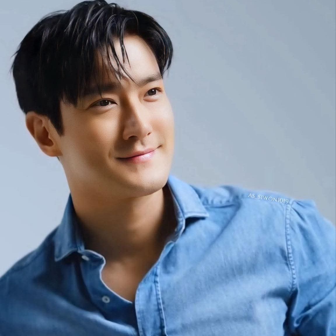 Recent activity shot of Choi Siwon