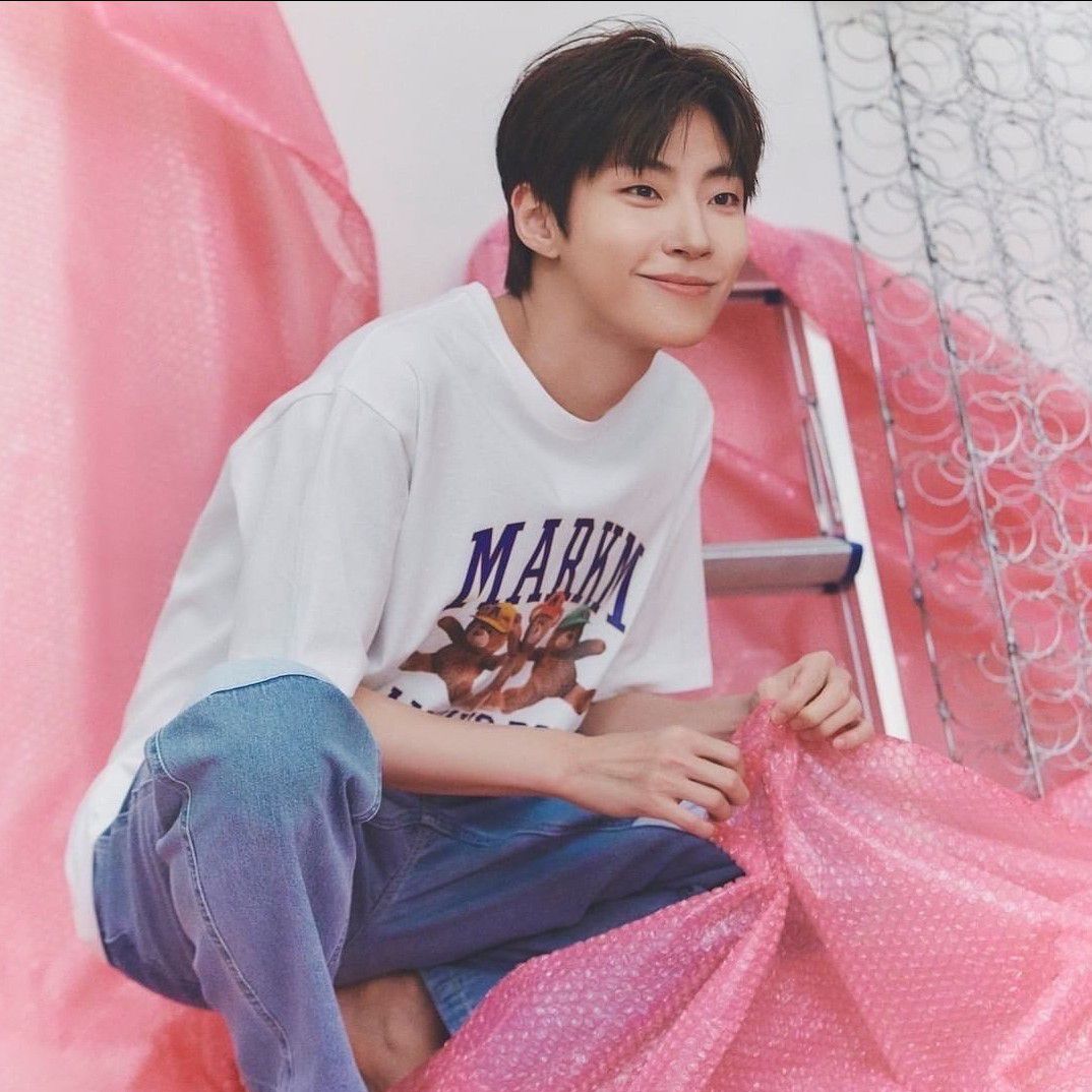 황인엽 최근 활동샷