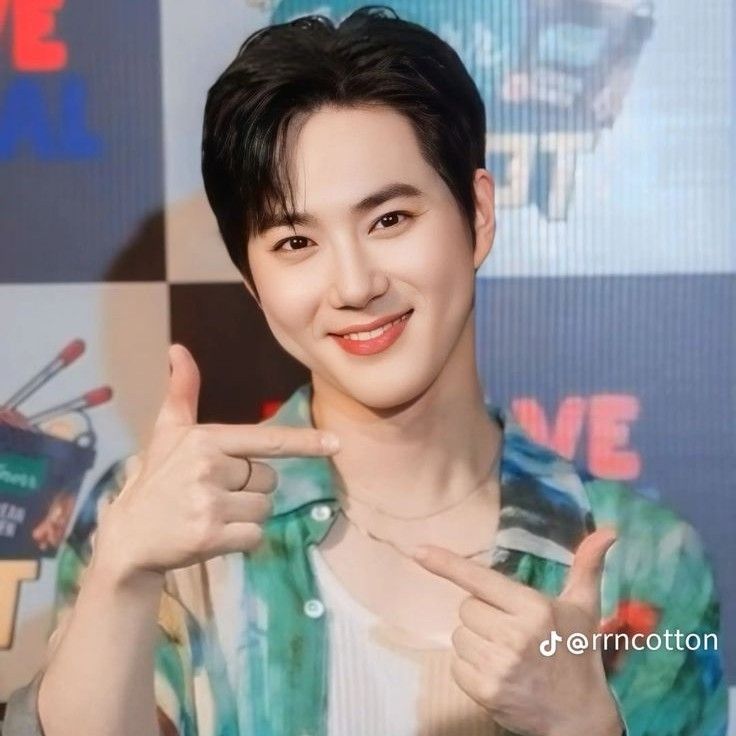 A moment captured by a fan of Suho