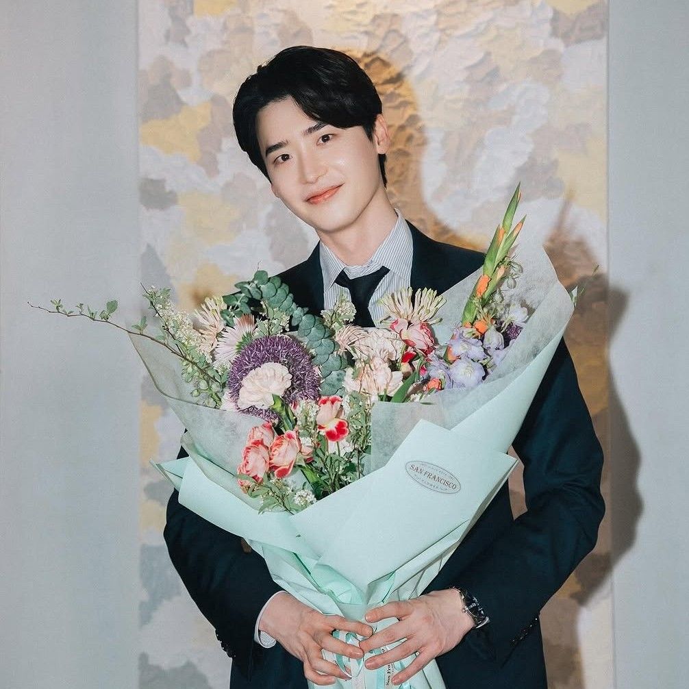 Behind-the-scenes cut of Lee Jongsuk