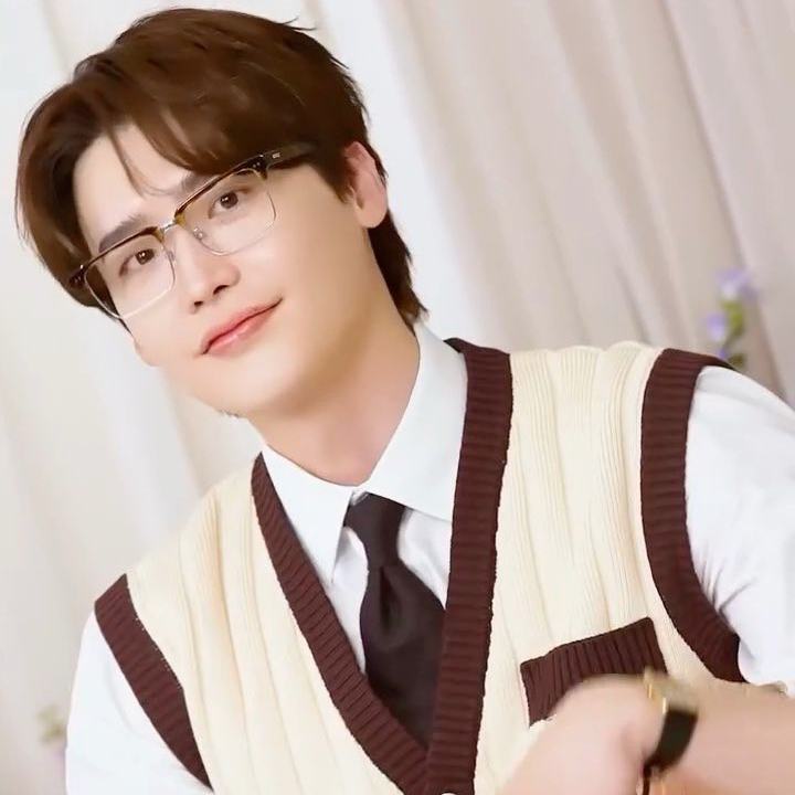 Recent activity shot of Lee Jongsuk
