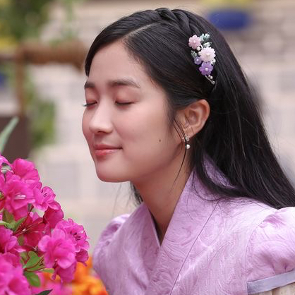 A moment captured by a fan of Kim Hyeyoon