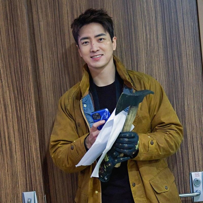 A moment captured by a fan of Lee Joonhyuk