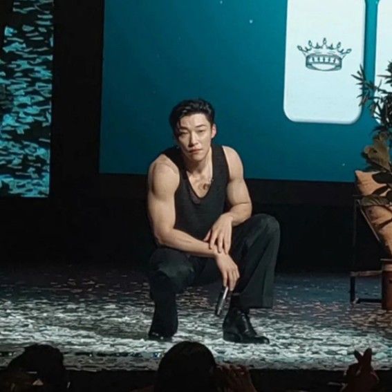 Behind-the-scenes cut of Woo Dohwan